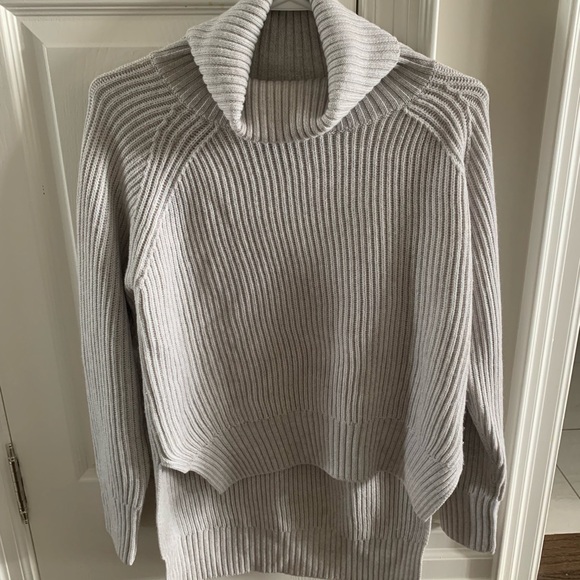 Wilfred 100% Merino Wool Light Gray Turtleneck Sweater - Picture 3 of 5